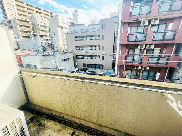 林田ビルのバルコニー