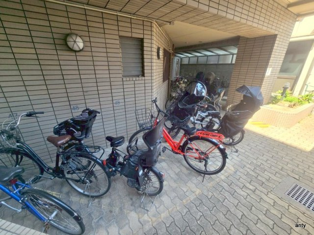 ジオナ塚本　仲介手数料無料の駐車場