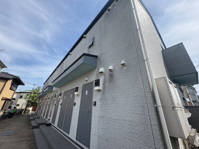 ＣＲＡＳＴＩＮＥ稲城のエントランス