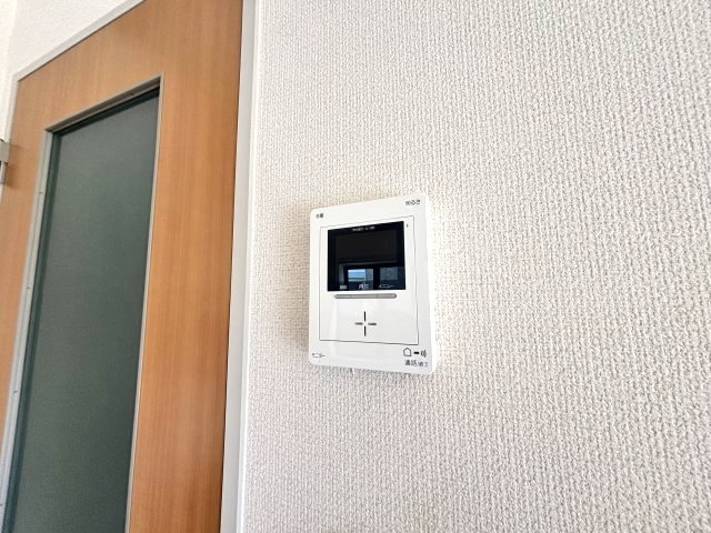 相手が確認できるモニター付きインターホン★