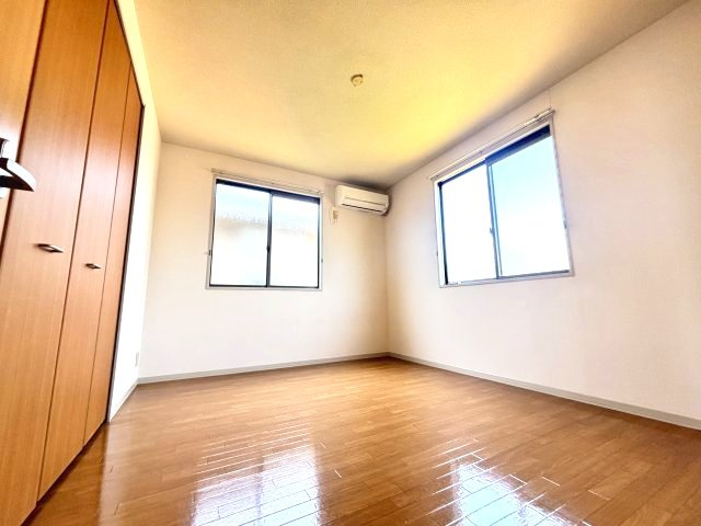 二面採光の6帖部屋★