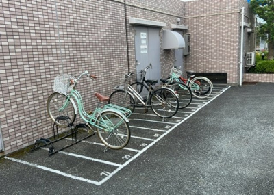 【駐輪場】 | メイツ相模大野 | マンションの駐輪場は、事前に空きがあるか確認を取ると安心です。せっかく入居したのに駐輪スペースがない！なんてことになったら大変ですよね。そこで、内見時や購入前にはまず事前に確認しておくと良いでしょう。