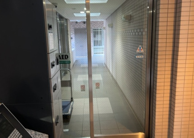 【ロビー】 | メイツ相模大野 | ラウンジは、マンションの共用スペースに椅子やテーブルなどを配置した利用者が寛げる空間です。屋内型ラウンジと屋外型ラウンジがあります。共用部分の管理状況と合わせて、詳細については現地でご確認ください。