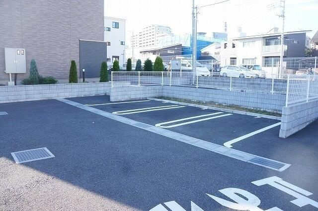 エクセレント　グローブⅡの駐車場