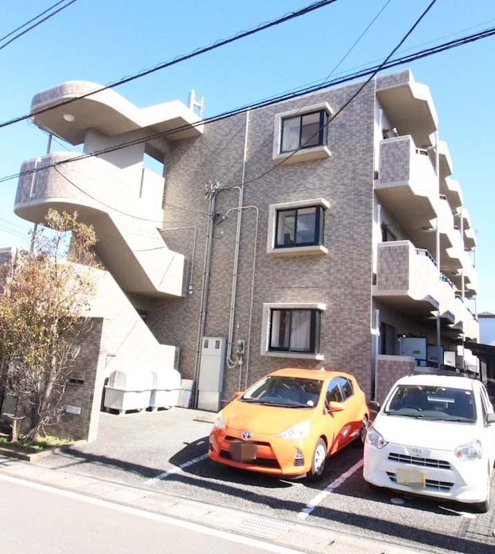 R-1　TOKURAの外観