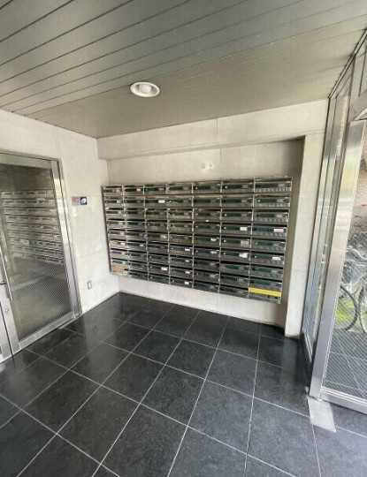 リアライズ市川原木のエントランス