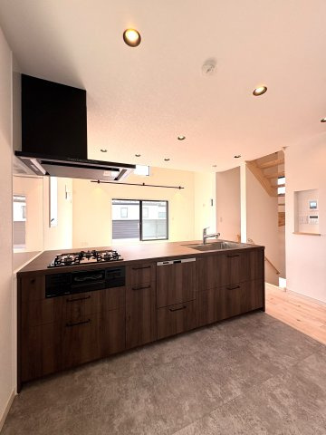 Slow Living, Smart Design. 心地よさを選ぶ、湘南の毎日。のキッチン