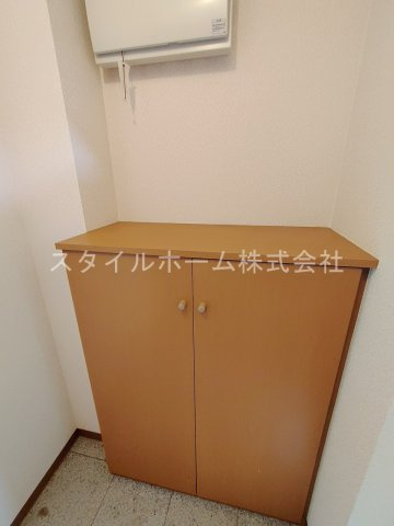 シャレ・アンジェロの収納|同建物内別部屋の写真です。