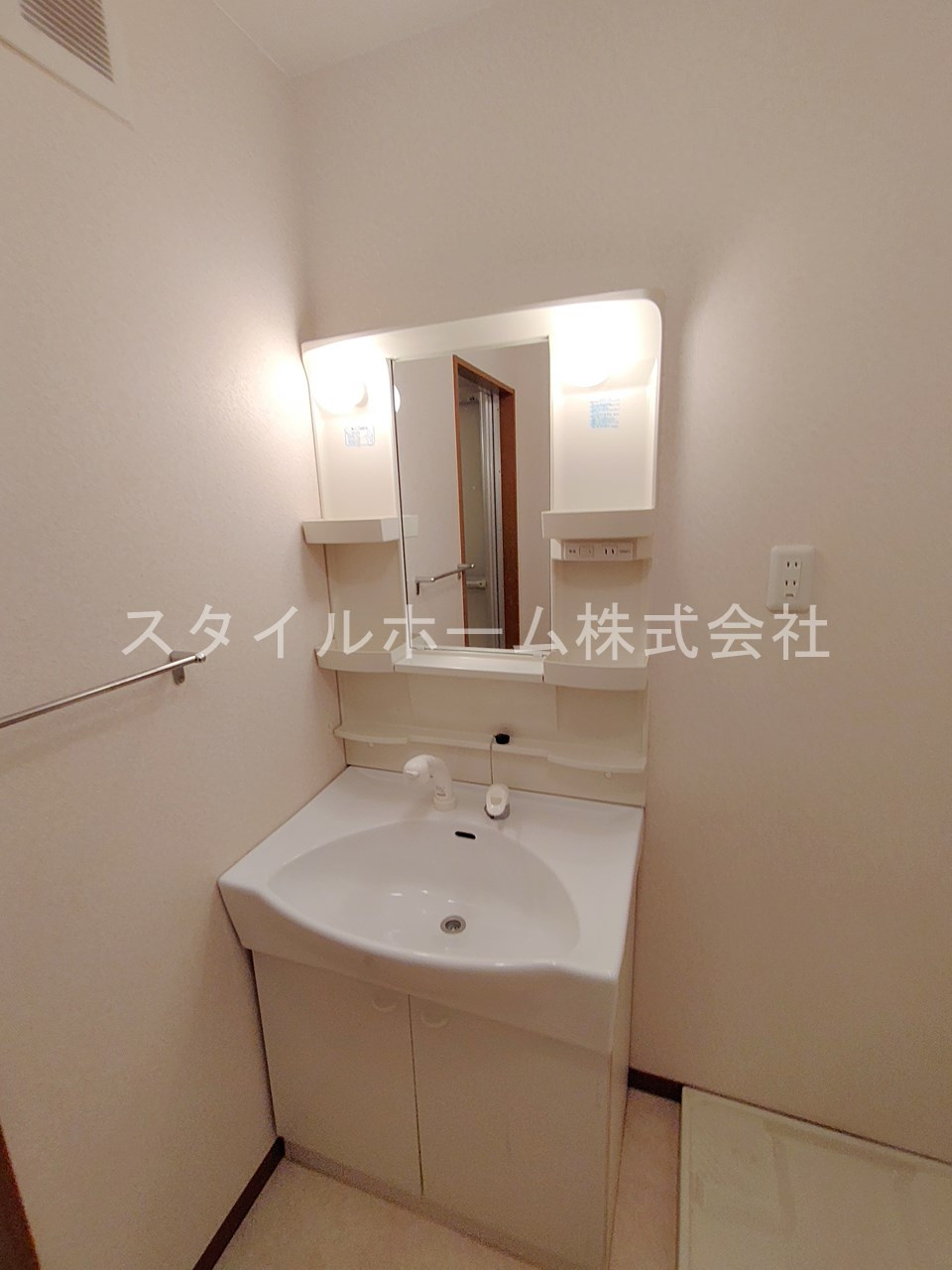 シャレ・アンジェロの洗面所|同建物内別部屋の写真です。