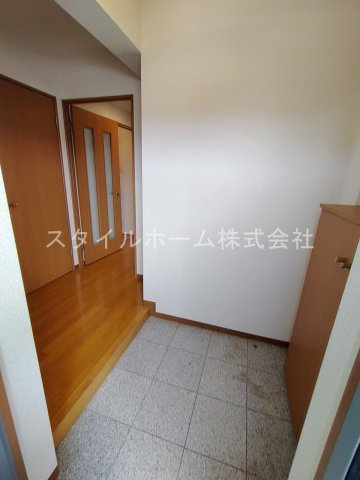 シャレ・アンジェロの玄関|同建物内別部屋の写真です。