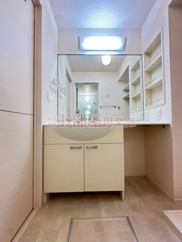 セジュール光の洗面所|明るい洗面所です