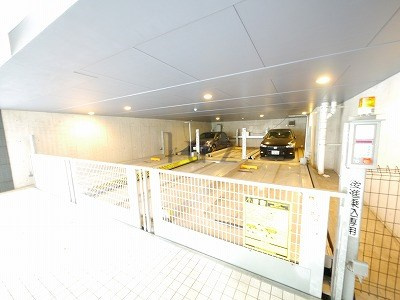 ベイサイドハウスの駐車場