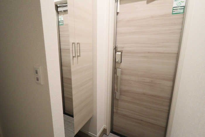 セレウィータ栄町の収納|トールタイプシューズボックス（姿見鏡付）