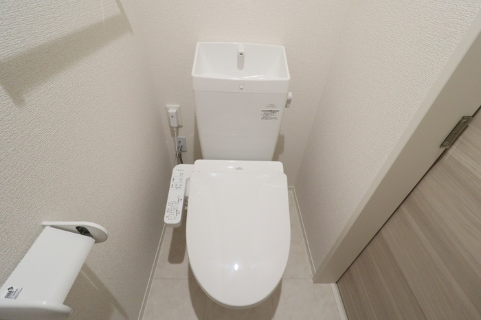 D-Invest栄町のトイレ|もちろん温水洗浄暖房便座です