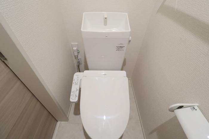 D-Invest栄町のトイレ|もちろん温水洗浄暖房便座です