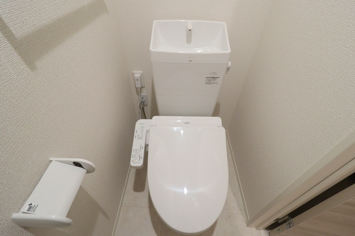 D-Invest栄町のトイレ|もちろん温水洗浄暖房便座です