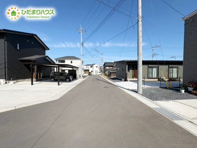 常陸大宮市石沢第5　新築戸建　4号棟の前面道路含む現地写真|商業施設至近で、お買い物に便利な立地です( *´艸｀)