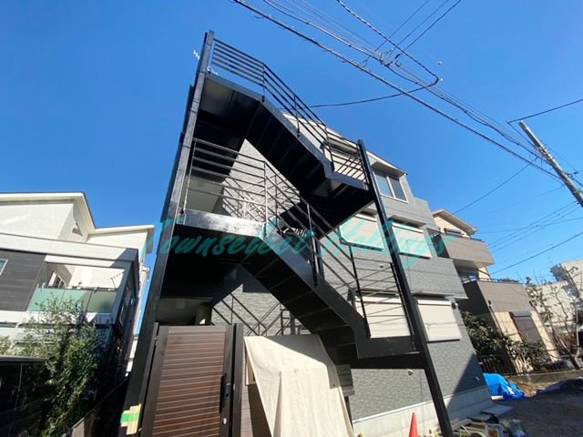平塚市夕陽ケ丘のアパートの外観