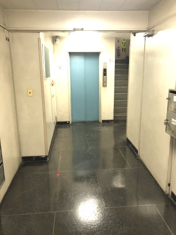 渋谷新生ビルのエントランス