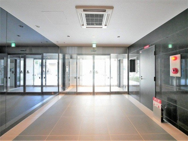 大阪市中央区玉造１丁目の賃貸マンションのロビー