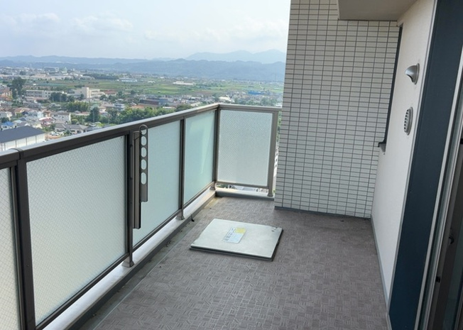 【バルコニー】 | ザ・ガーデン　プレミアム相模原北公園 | バルコニーは、室外の専用スペースのうち、「屋根がなく開放された空間」であるものを指します。ベランダより広いタイプのものが多く、日当たりもよいため家庭菜園などを楽しみたい人にとって適した環境となります。