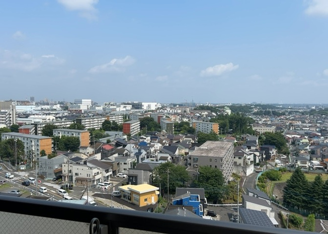 【展望】 | ザ・ガーデン　プレミアム相模原北公園 | 眺望の良さを楽しめるダイニングキッチンで家族団らんの時間を過ごしてはいかがでしょうか。バルコニーから見える景色を家族で眺める時間は、時間が経つのを忘れてしまいそうですね。是非、現地を見に行きましょう！