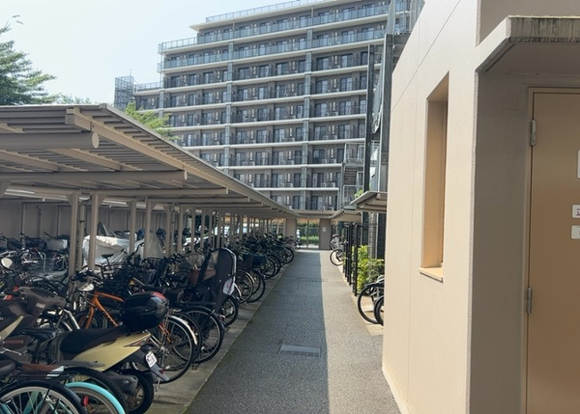 【駐車場】 | ザ・ガーデン　プレミアム相模原北公園 | 車一台あたりに必要なスペースは、標準サイズの普通自動車で横幅2m50cm、長さ5mは必要になります。ただし、乗降のことも考慮して横幅3m30cm、長さ5m50cmほどは確保できるところを選びましょう。