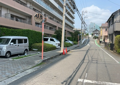 【駐車場】 | ザ・ガーデン　プレミアム相模原北公園 | 駐車場と明記されていても、最小スペースでつくられた駐車場だと大型車は駐車できなかったり、出入りしにくくなったりする可能性があります。お車のサイズと購入したい物件の駐車場のサイズを現地で確認しましょう。