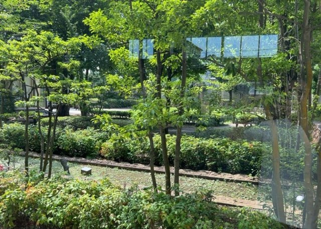 【中庭】 | ザ・ガーデン　プレミアム相模原北公園 | 中庭（パティオ）とは、一つの建築物の内部に設けられた、壁などで囲われている庭のことを指します。コの字型、ロの字型が主流ですが、L字型の中庭もあります。最近では、インテリア性の高さからも人気があります。