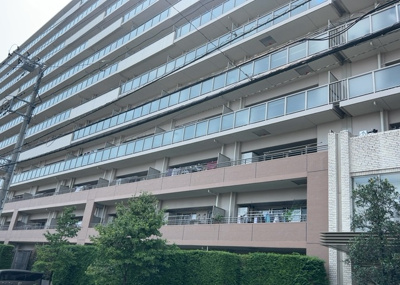 【構造・工法・仕様】 | ザ・ガーデン　プレミアム相模原北公園 | ＲＣ造、Reinforced Concreteは直訳すると補強されたコンクリートです。主に柱や梁・床・壁が鉄筋とコンクリートで構成おり、鉄筋を組んだ型枠にコンクリートを流し込んで固めたものを指します。