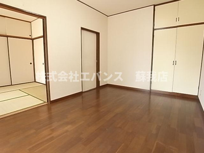 【寝室】 | イマイビューハイツ | 広くて明るい寝室