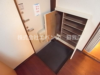 【玄関】 | イマイビューハイツ | 収納もある玄関です