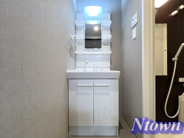 【独立洗面台】 | ディアレイシャス名駅WEST | 朝の支度にも助かる、独立の洗髪洗面化粧台