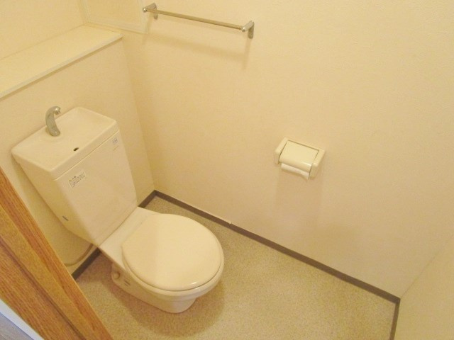 枚方市伊加賀西町の賃貸マンションのトイレ
