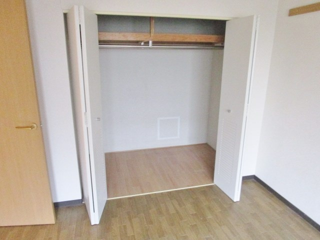 枚方市伊加賀西町の賃貸マンションの収納