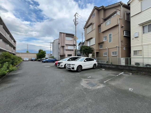 枚方市伊加賀西町の賃貸マンションの駐車場