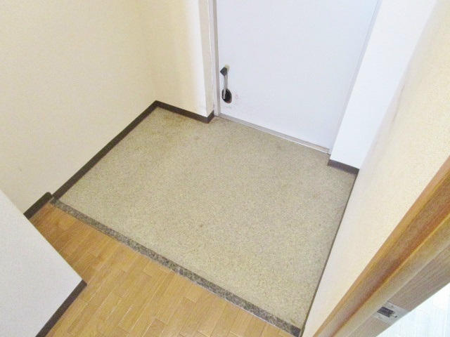 枚方市伊加賀西町の賃貸マンションの玄関