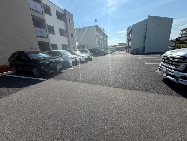 第三平野レジデンスの駐車場