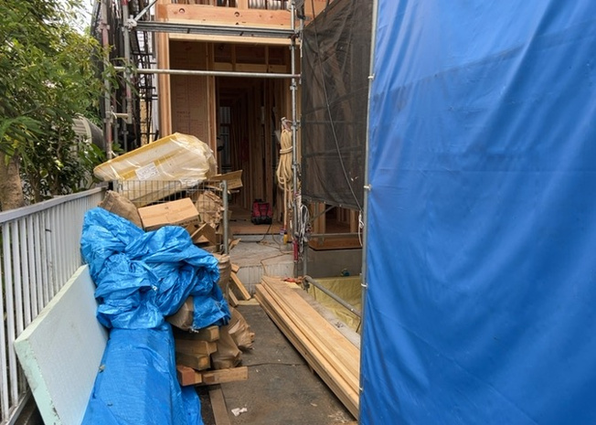 【内装】 | 建物建築の外壁の主流となっているサイディング仕様は、板を外壁に貼り合わせる施工方法です。金属系・木質系・窯業系があり、断熱性や耐用性などが異なります。外壁の色やデザインなど詳細は現地でご確認ください。