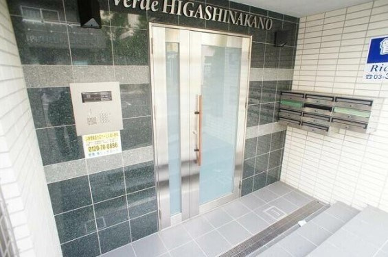 中野区東中野４丁目の賃貸マンションのエントランス