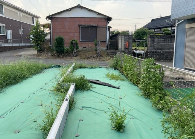 【外観】 | 土地の形が極端に長細かったり、狭小地、あるいは道路との高低差がある傾斜地だった場合、後々売ろうとしても買い手がつかない場合もあります。後々、売却することになった時に価値の下がらない土地を選びましょう。