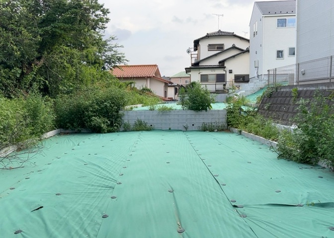 【外観】 | 家を建てる前提で土地を探している場合、地盤の丈夫さは譲れない条件の一つです。地盤が脆弱だと追加工事が必要となります。また、過去に地盤沈下や液状化現象を起こした土地は、できるだけ避けた方がいいでしょう。