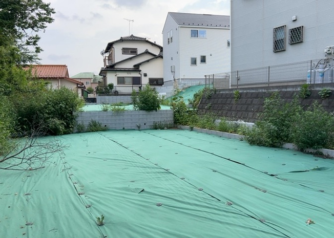 【外観】 | 人が暮らすうえで日光は大切な要素となります。日当たりの良さは譲れないポイントですね。併せて近くに大きな建築物の建築予定がないか、あるいはそれが可能な土地が近くにないか事前に確認することもお勧めします。