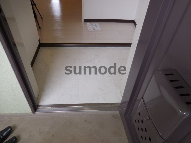光栄ハイツ山手の玄関