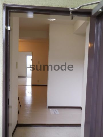 光栄ハイツ山手の玄関