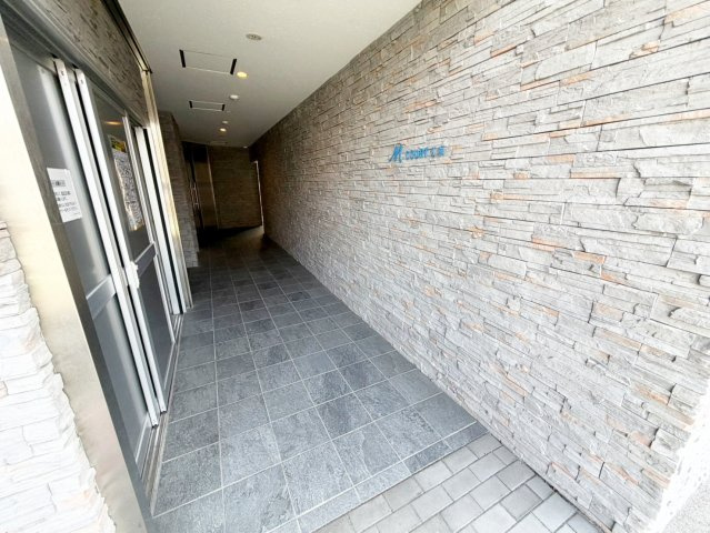 M:COURT江坂のエントランス