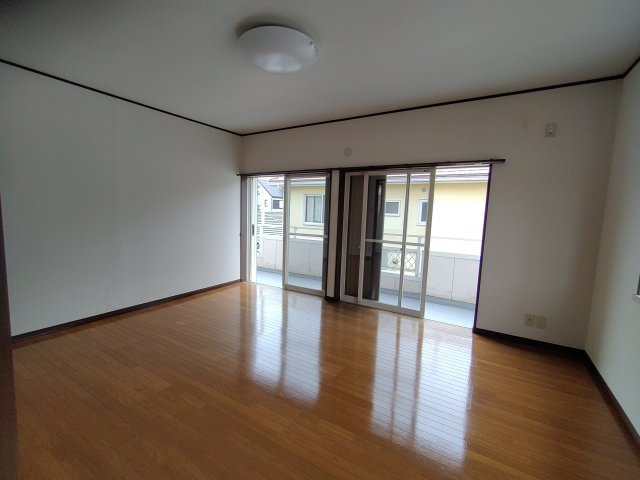 豊橋市北山町貸家の居間・リビング