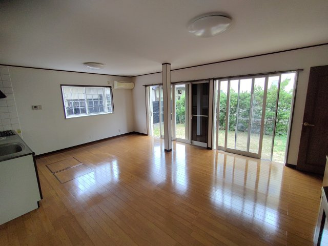 豊橋市北山町貸家の居間・リビング