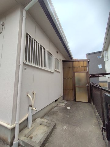 豊橋市北山町貸家の駐車場