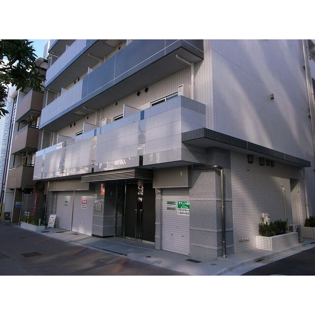 プレール・ドゥーク木場駅前のエントランス